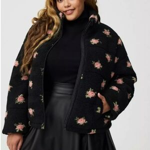 NWT Torrid Sherpa Zip Front Jacket In Black With Floral Print Detailing Size 2X
